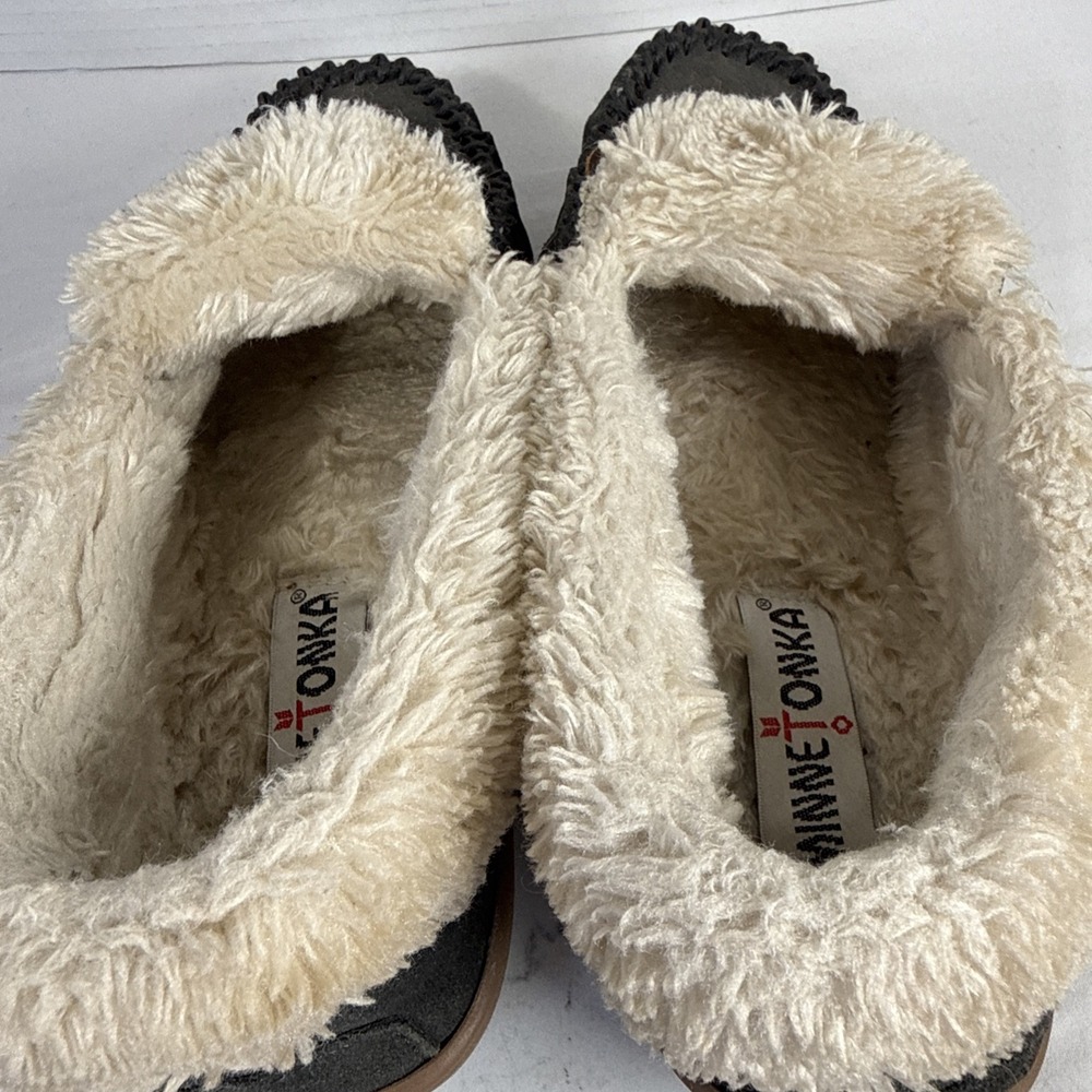 Minnetonka Fuzzy Moccasins size 7 Women's  Cozy Slippers Heather - Picture 6 of 8